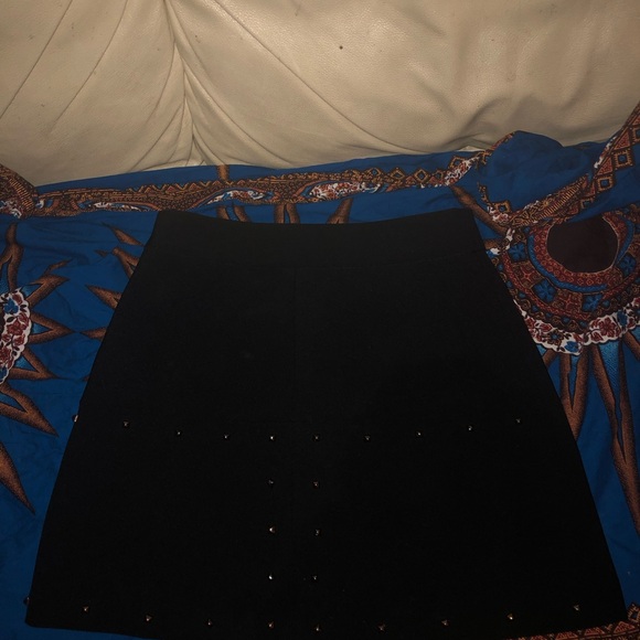 ZARA WOMEN BEAUTIFUL STUDDED MINI SKIRT SMALL - Picture 6 of 10